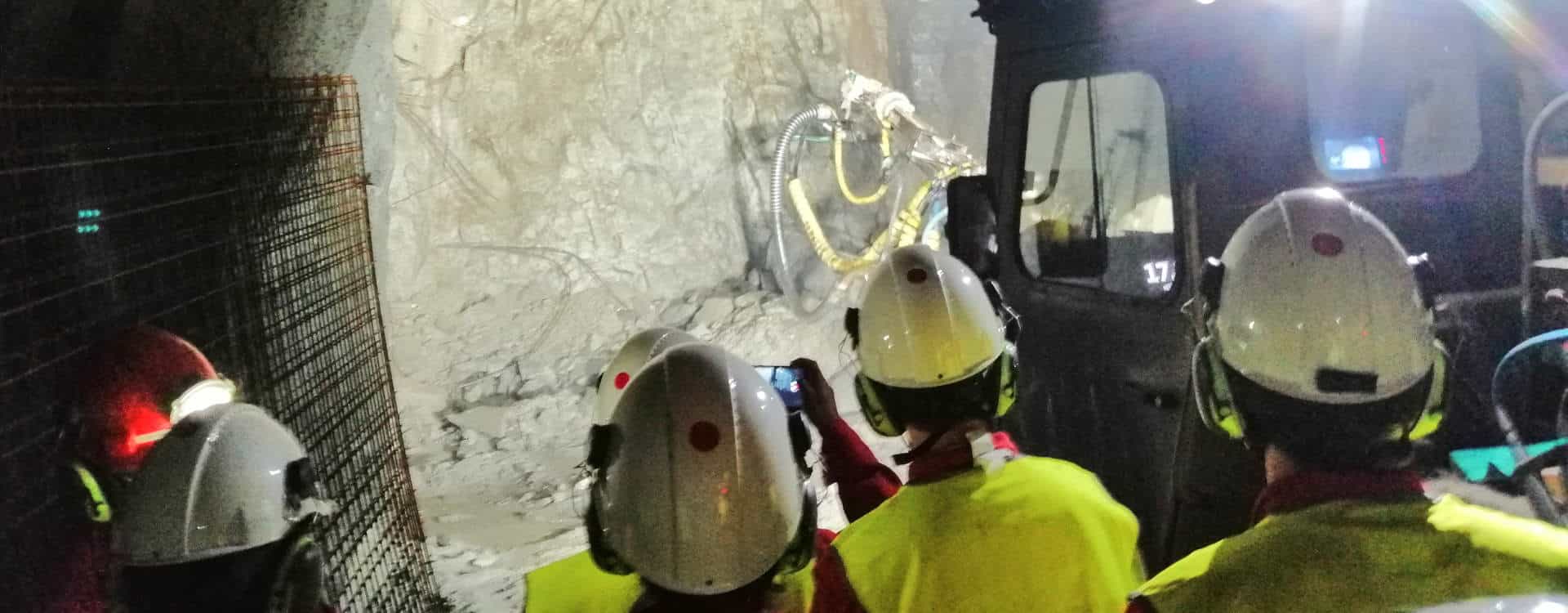 Minetrain trainees observing mining